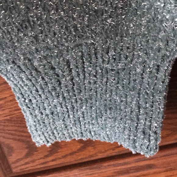 H&M small green sweater - Picture 4 of 5